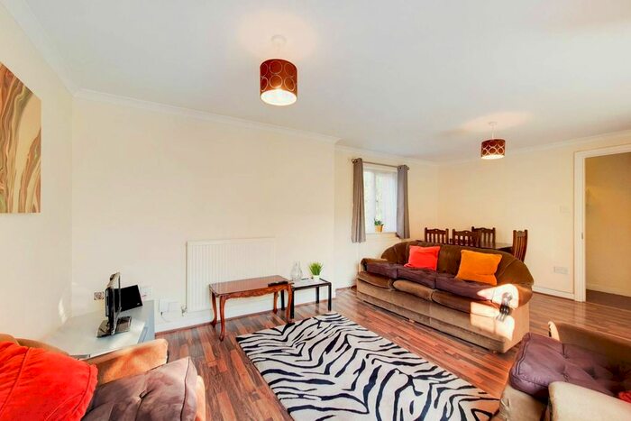 4 Bedroom Detached House To Rent In Hawksmoor Close, Beckton, London, E6