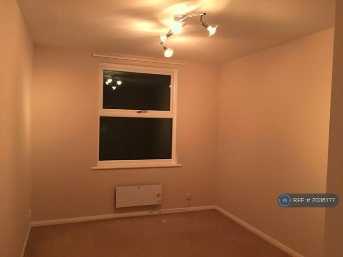 2 Bedroom Flat To Rent In Coningsby Road, High HP13