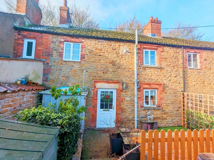 2 Bedroom Cottage To Rent In Welby Terrace, Barrowby, NG32