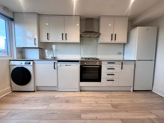 2 Bedroom Flat To Rent In Broadway Parade, London, N8