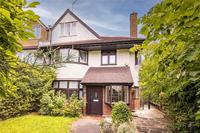 2 Bedroom Apartment To Rent In Great North Road, Highgate, London, N6