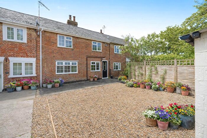 2 Bedroom Cottage For Sale In Chandos Place, Wendover, Aylesbury, HP22