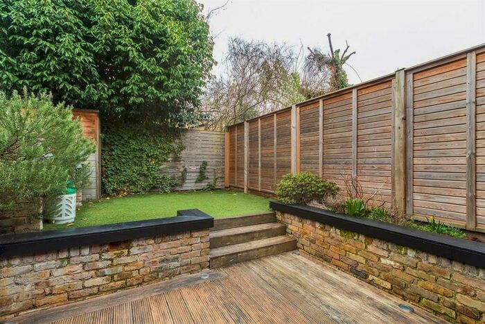 4 Bedroom Flat To Rent In Laitwood Road, SW12