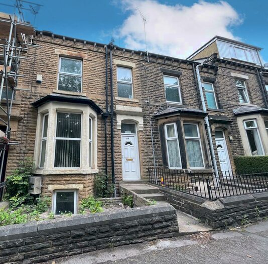 4 Bedroom House To Rent In Bowling Park Drive, Bradford, BD4