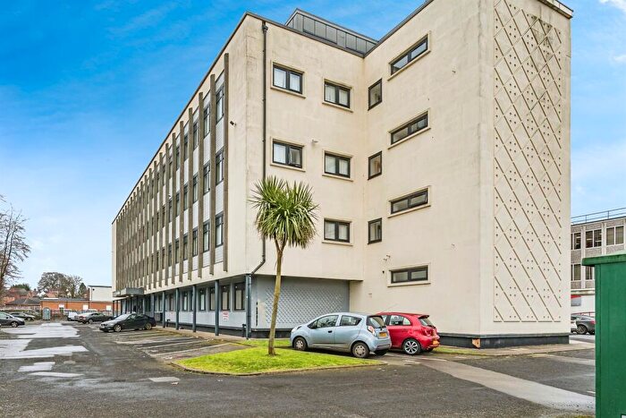 2 Bedroom Flat For Sale In High Street, Kingswinford, DY6