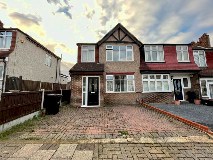 3 Bedroom End Of Terrace House To Rent In Hillcrest Road, Bromley, BR1
