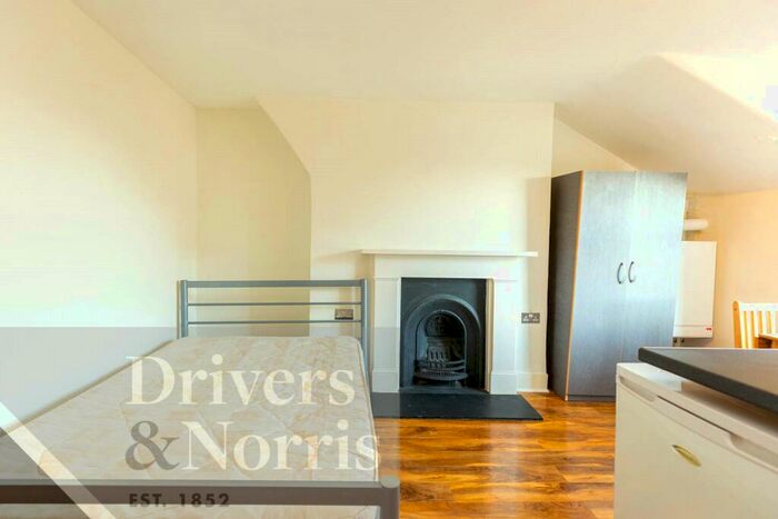 Apartment To Rent In Holloway Road, Archway, London, N19