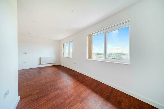 2 Bedroom Flat To Rent In Howard Road, Stanmore, HA7