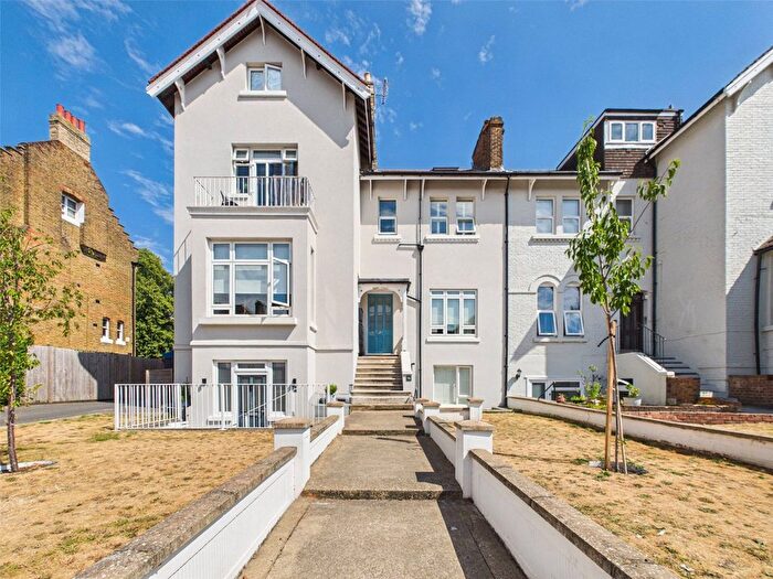 1 Bedroom Flat To Rent In Gloucester Road, Teddington, TW11