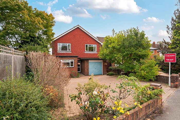 4 Bedroom Detached House For Sale In West Grove, Walton-On-Thames, KT12