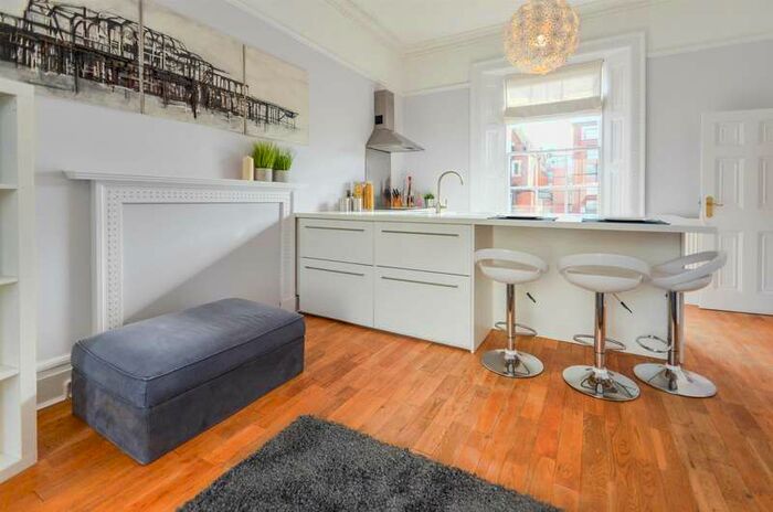 2 Bedroom Apartment To Rent In Park Row, Nottingham, NG1