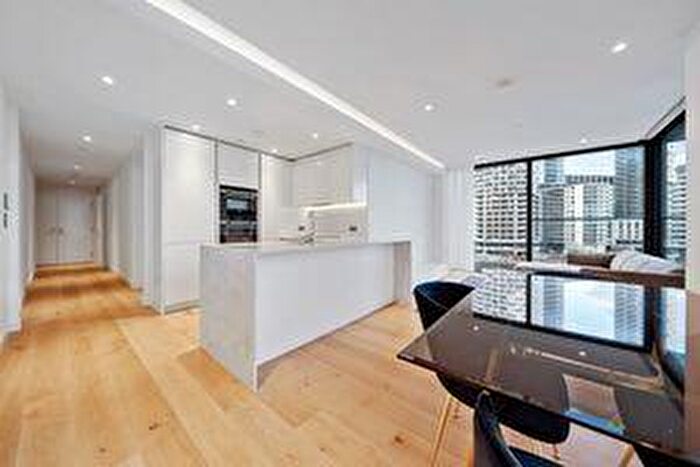 2 Bedroom Apartment To Rent In Hampton Tower, South Quay Plaza, Marsh Wall, London, E14