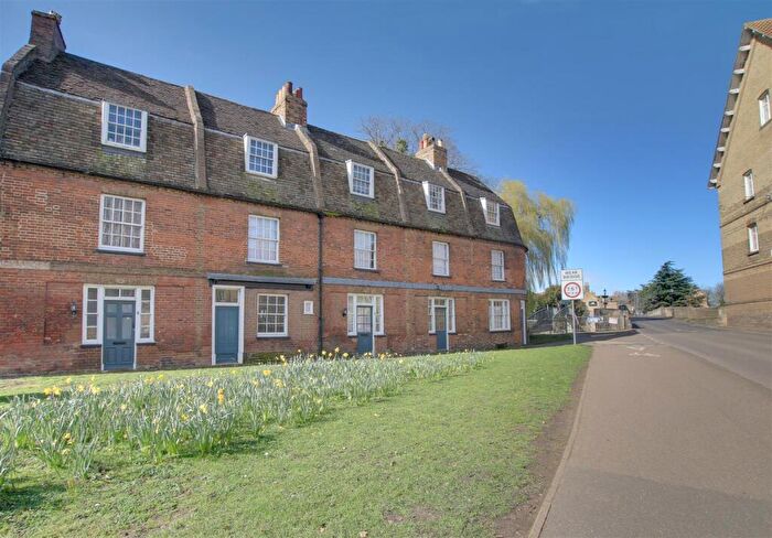 Studio To Rent In Bridge Place, Godmanchester, PE29