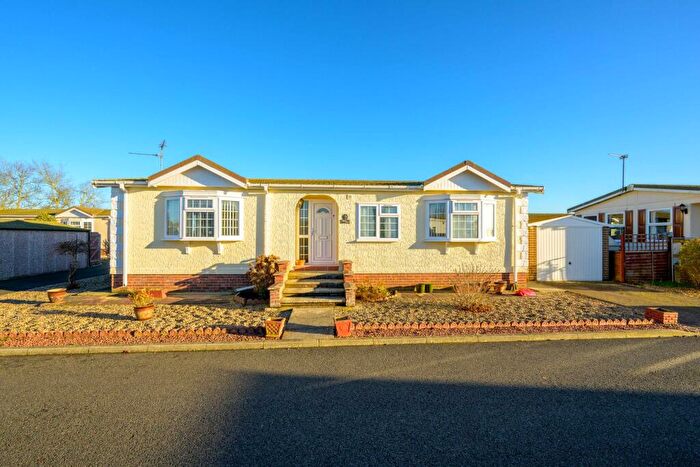 2 Bedroom Park Home For Sale In Marina View, Dogdyke, Coningsby, LN4