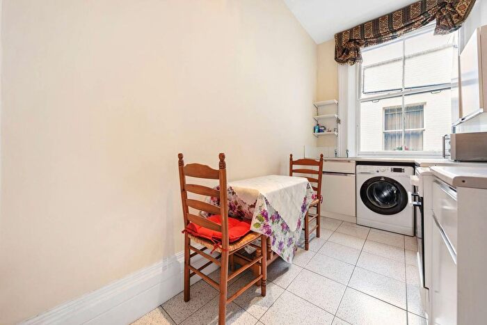 Studio To Rent In De Vere Gardens, High Street Kensington, London, W8