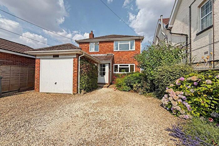 4 Bedroom Detached House For Sale In Woodfalls, SP5