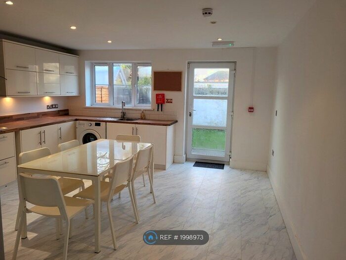 3 Bedroom Terraced House To Rent In Corban Road, Hounslow, TW3