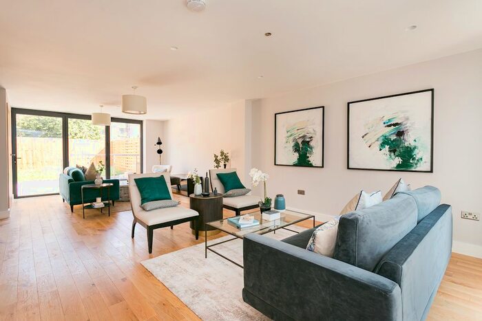 4 Bedroom Terraced House To Rent In Guildersfield Road, London SW16