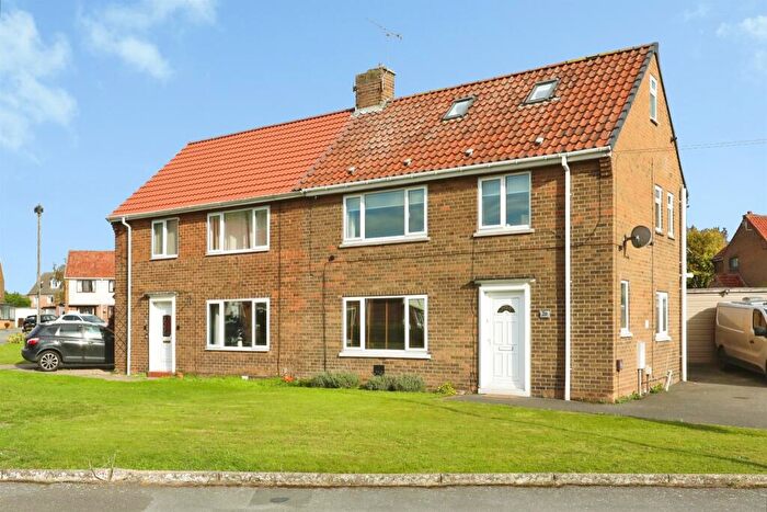 3 Bedroom Semi-Detached House For Sale In Grange View, Harworth, Doncaster, DN11