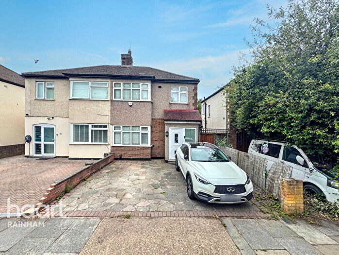 3 Bedroom Semi-Detached House For Sale In Brookway, Rainham, RM13