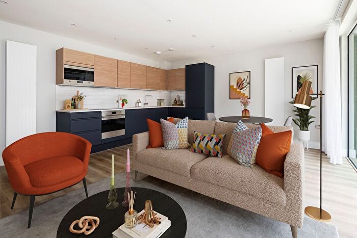 1 Bedroom Flat To Rent In Grinstead Road, Deptford, SE8