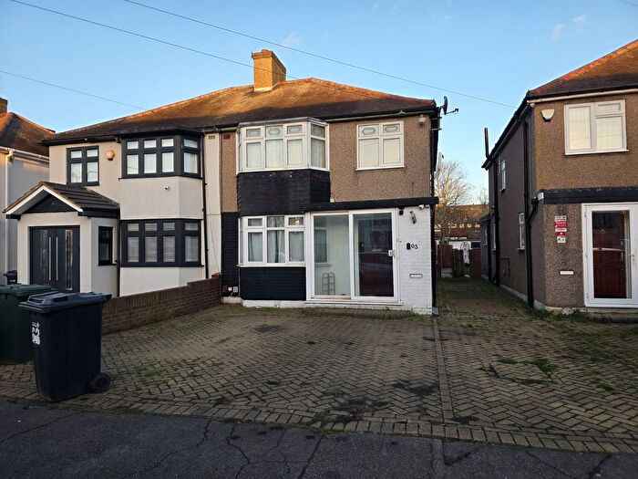 4 Bedroom Detached House To Rent In The Glade, Clayhall, Ilford, IG5