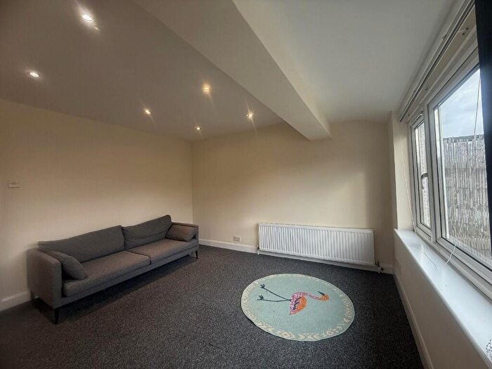 2 Bedroom Flat To Rent In Watford Way, London, NW4