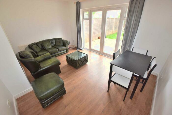 4 Bedroom Terraced House To Rent In Basingstoke Road, Reading, RG2