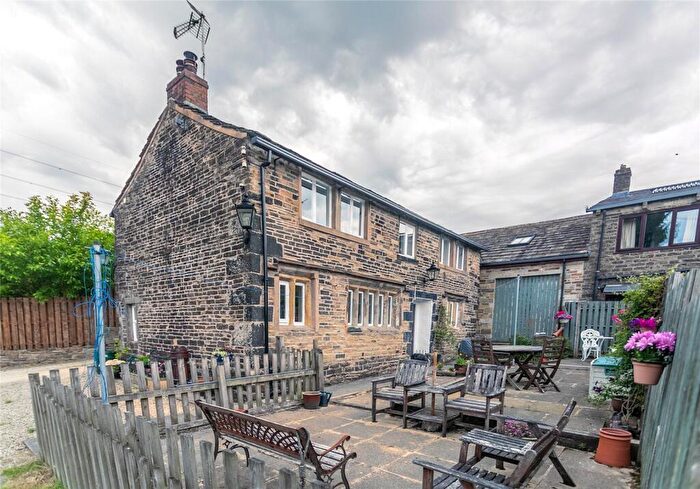 3 Bedroom Equestrian Facility For Sale In Wolstenholme Fold, Norden, Rochdale, OL11