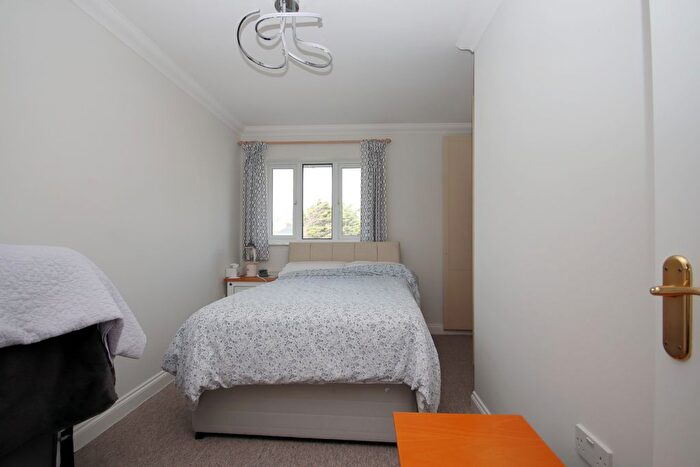 1 Bedroom Flat For Sale In Hurst Road, Milford On Sea, SO41