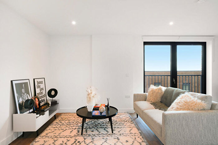 1 Bedroom Apartment To Rent In Francis House, SL6