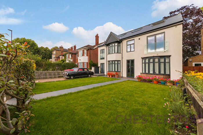 3 Bedroom Flat To Rent In Leyland Road, Canary Wharf, SE12