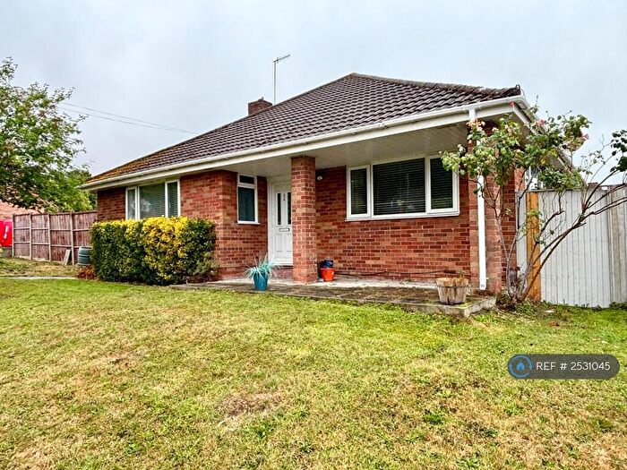 4 Bedroom Bungalow To Rent In Queens Road, Bishopsworth, Bristol, BS13