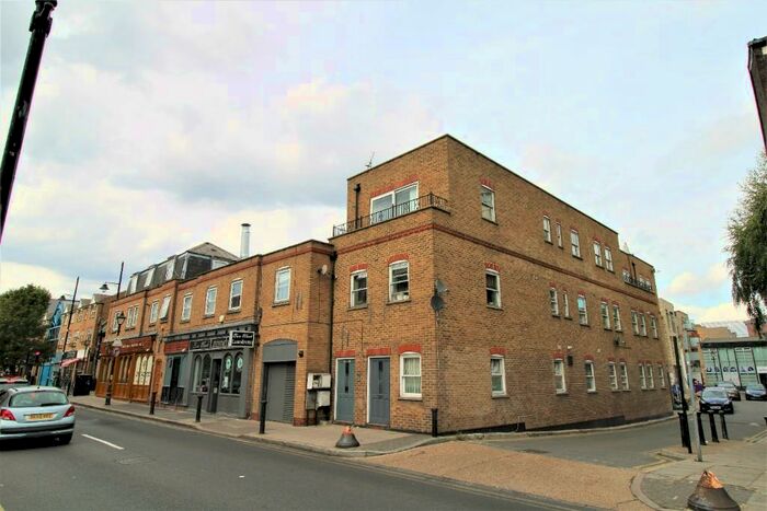 2 Bedroom Apartment To Rent In William Place, Bow, E3