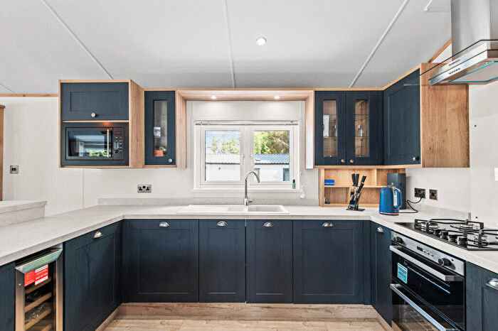2 Bedroom Lodge For Sale In Castleton Road, Tullibardine, PH3