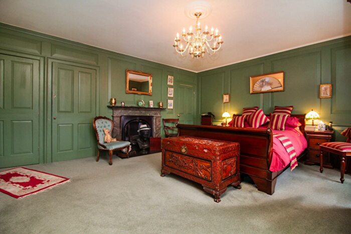 3 Bedroom Terraced House For Sale In Front Street, Tynemouth, North Shields, NE30
