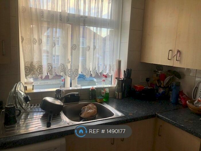 1 Bedroom Flat To Rent In Merlin Crescent, Edgware, HA8