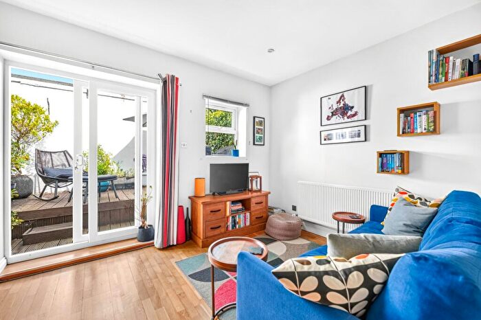 1 Bedroom Flat For Sale In Woodlands Park Road, South Tottemham, London, N15