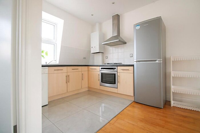 2 Bedroom Flat To Rent In Hessel Street, London, E1