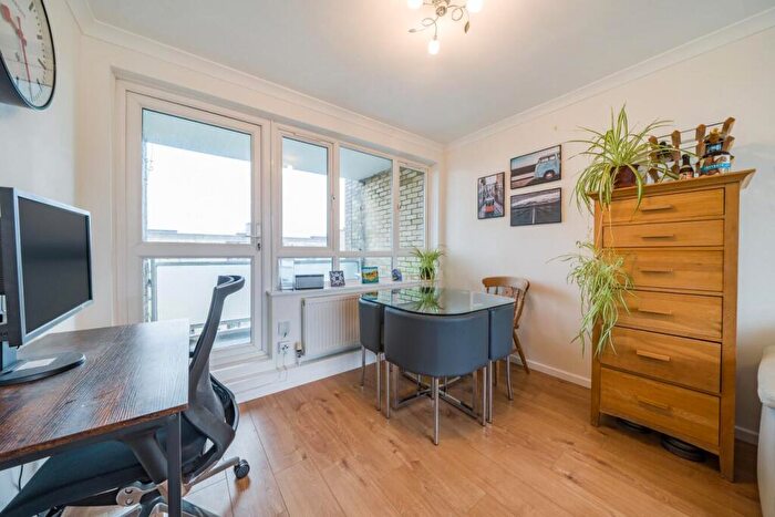 2 Bedroom Flat For Sale In Dagnall Street, Battersea, SW11
