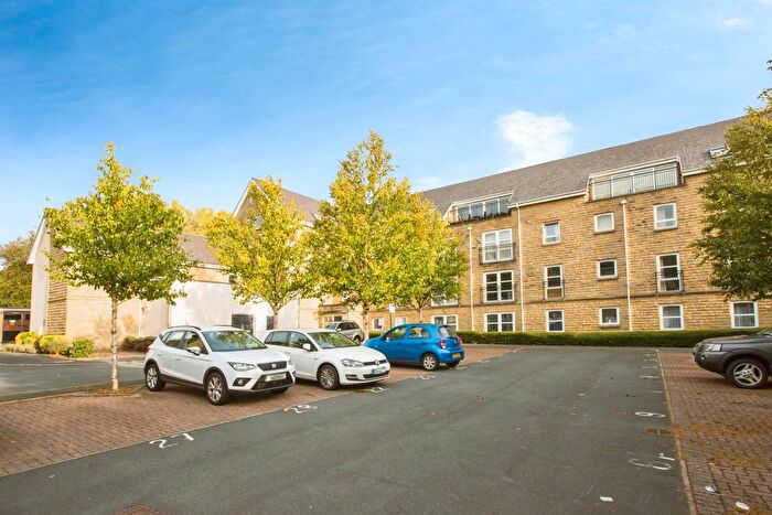 2 Bedroom Flat For Sale In Albert Promenade, Halifax, West Yorkshire, HX3