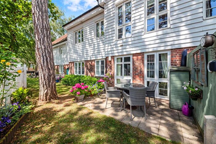 2 Bedroom Apartment For Sale In Elizabeth House, Mickleham Gardens, Cheam Village, SM3