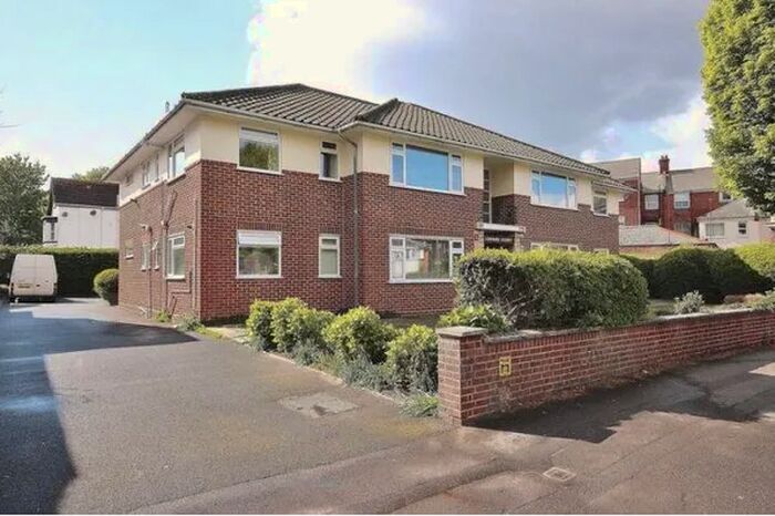 2 Bedroom Flat To Rent In Chessel Avenue, Bournemouth, BH5