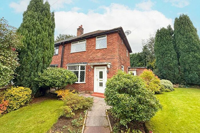 3 Bedroom Semi-Detached House To Rent In Beech Walk, Stretford, Manchester, M32