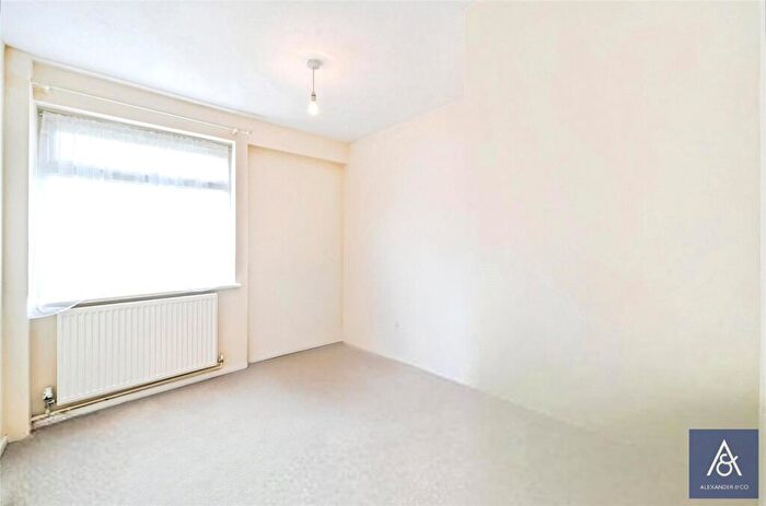 2 Bedroom Bungalow For Sale In Westminster Crescent, Brackley, Northamptonshire, NN13