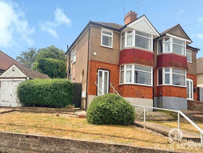 3 Bedroom Semi Detached House For Sale In Evesham Road, Gravesend, Kent, DA12