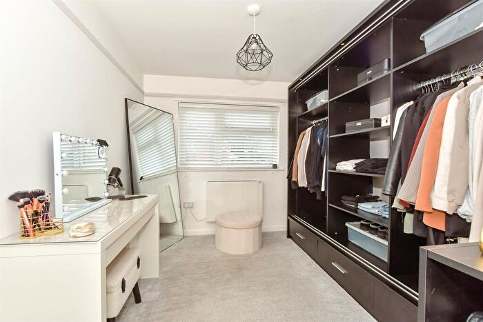 2 Bedroom Flat For Sale In London Road, Horndean, Waterlooville, Hampshire, PO8