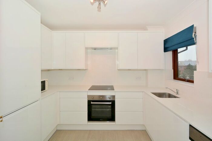 2 Bedroom Flat To Rent In Plover Way, London, SE16