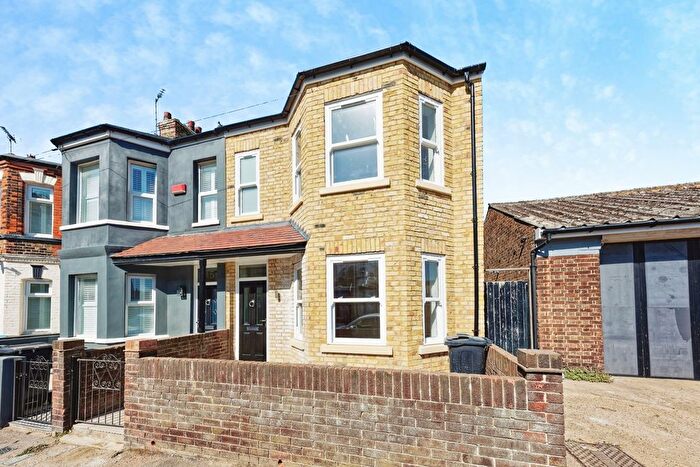4 Bedroom End Terrace House For Sale In Crescent Road, Margate, Kent, CT9