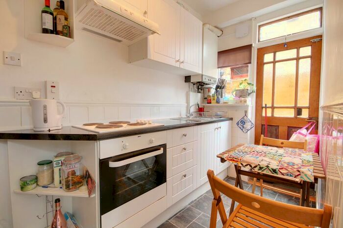 2 Bedroom Maisonette To Rent In Bloxhall Road, Leyton, E10